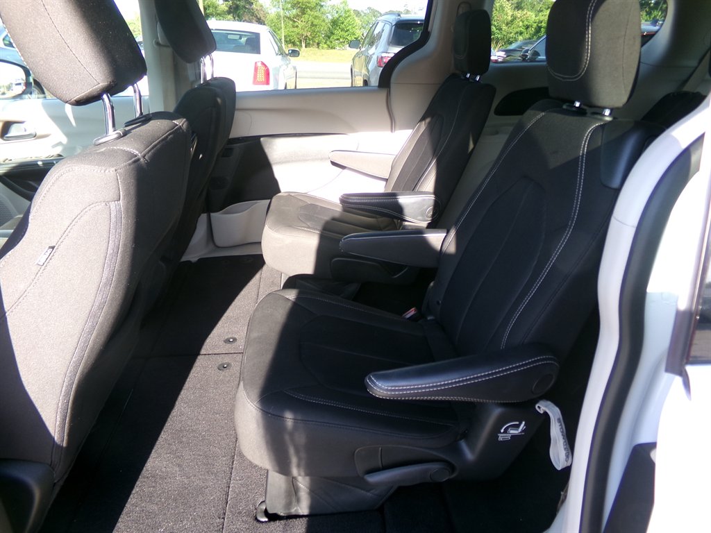 2022 Chrysler Voyager - $22,964