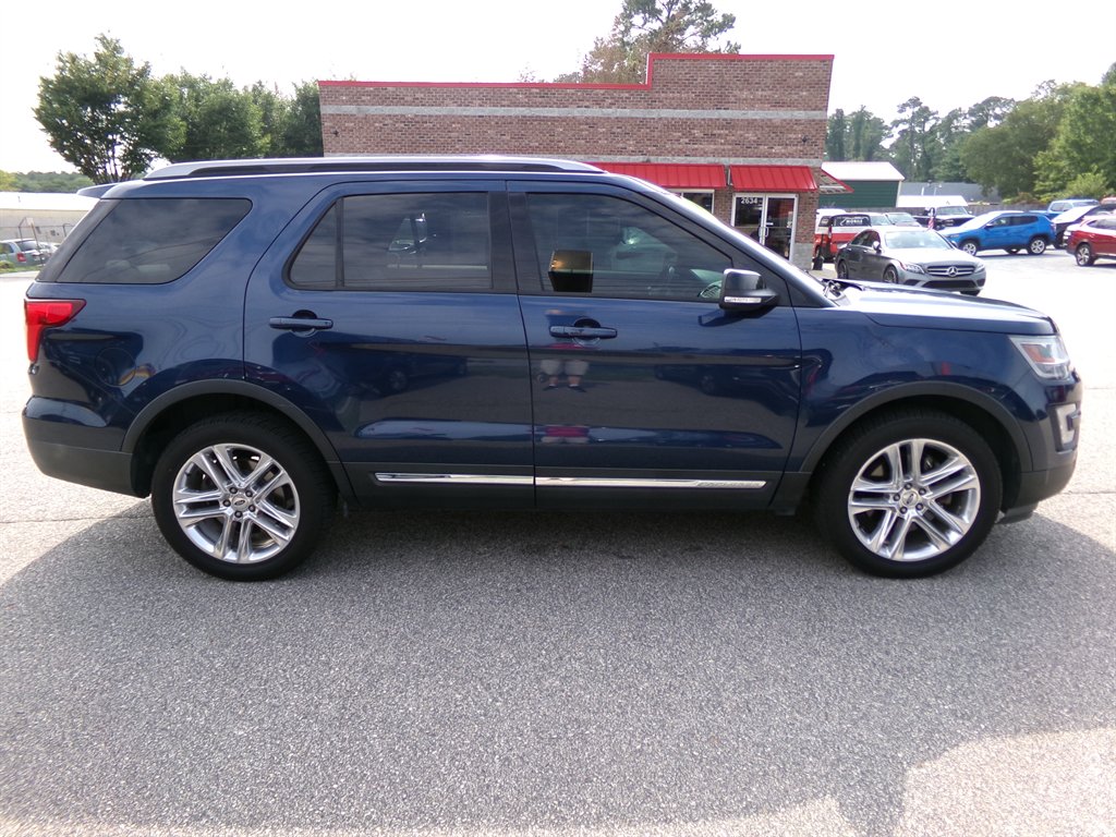 2017 Ford Explorer - $18,966