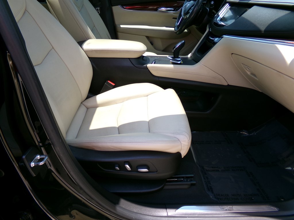 2017 Cadillac XT5 - $21,988