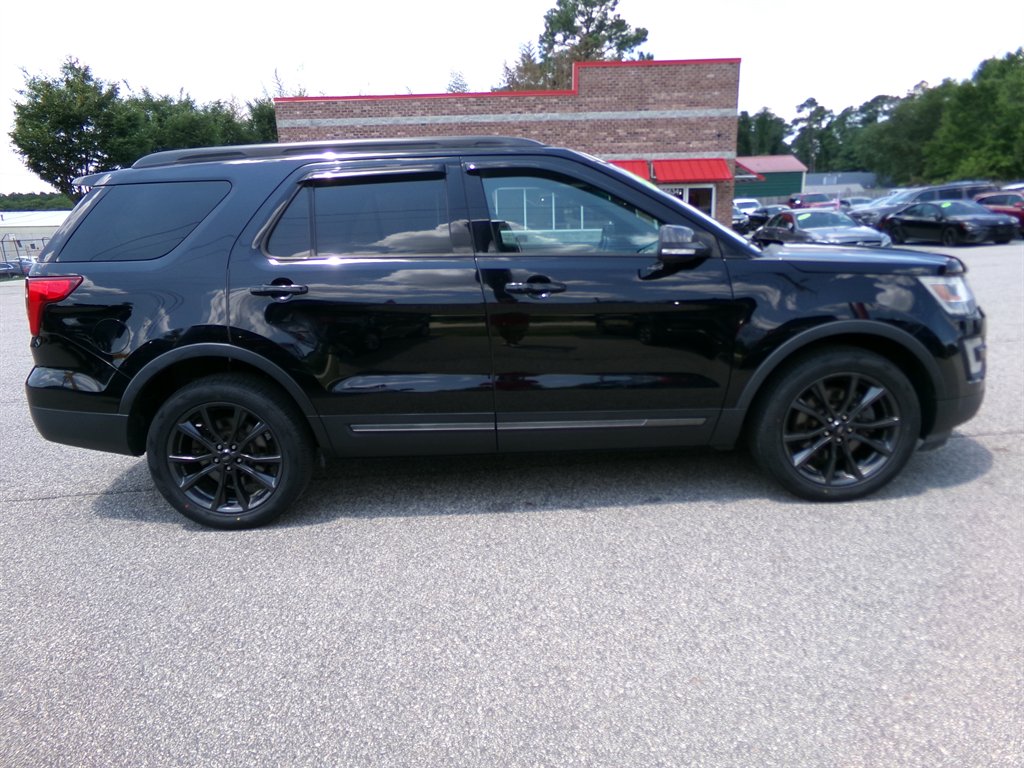 2017 Ford Explorer - $17,964