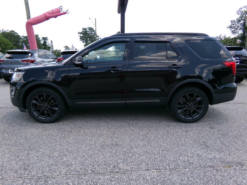 2017 Ford Explorer - $17,964