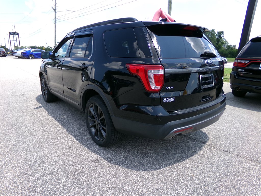 2017 Ford Explorer - $17,964