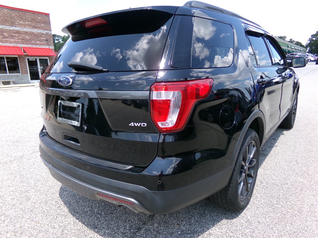2017 Ford Explorer - $17,964