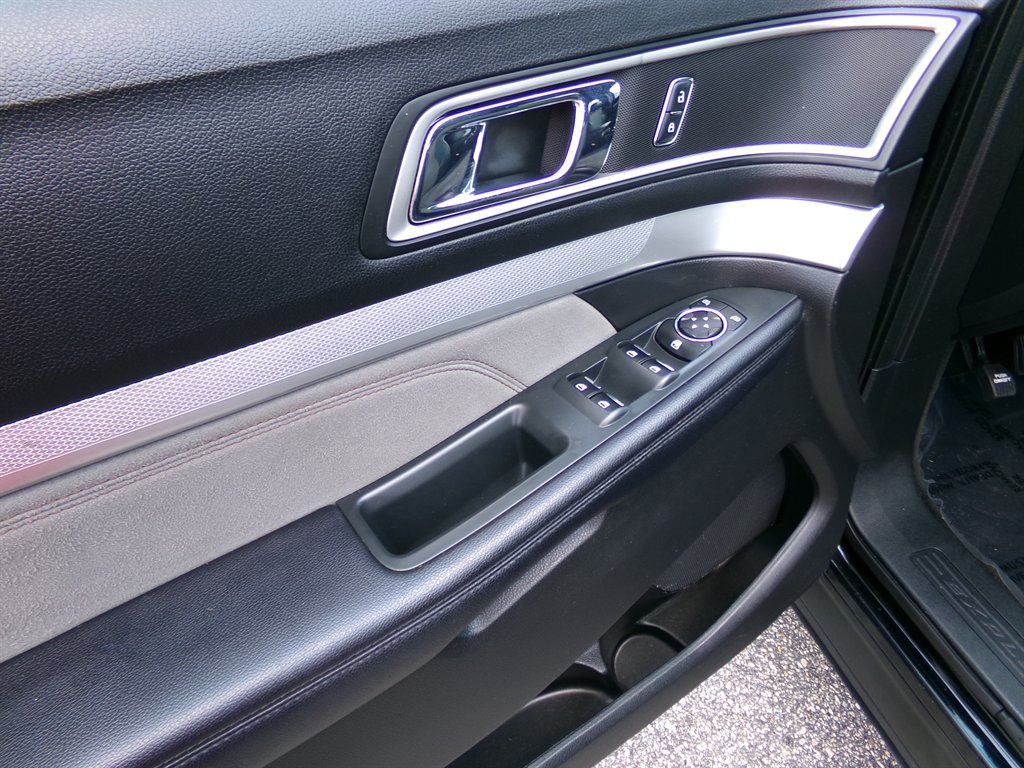 2017 Ford Explorer - $17,964
