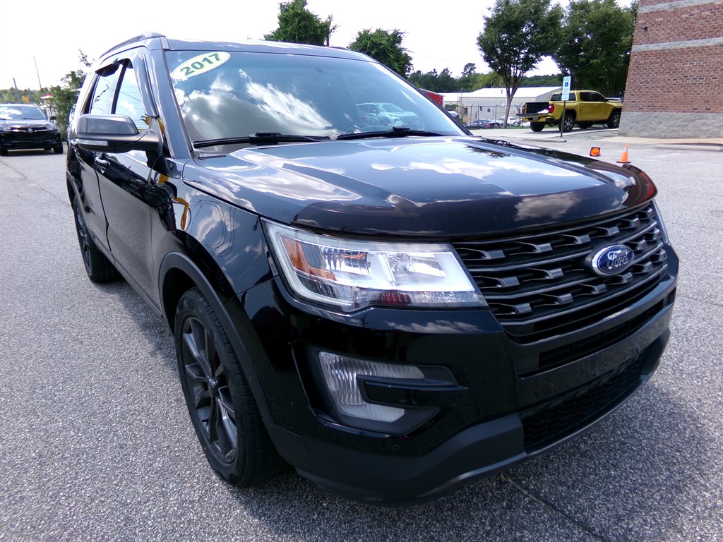 2017 Ford Explorer - $17,964