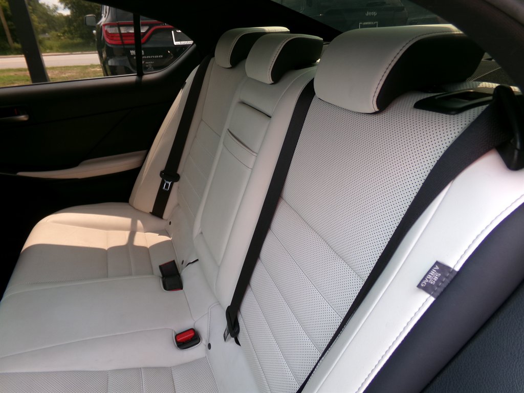 2021 Lexus IS