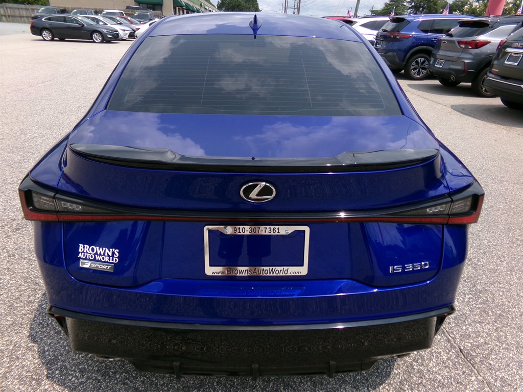 2021 Lexus IS