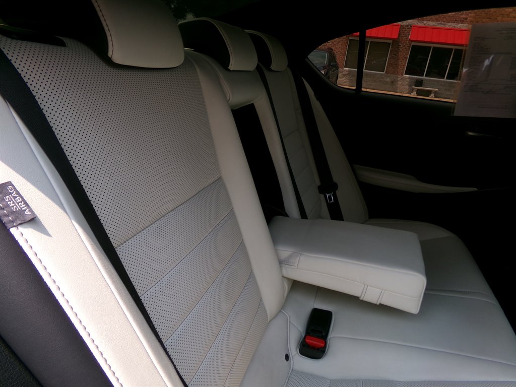 2021 Lexus IS