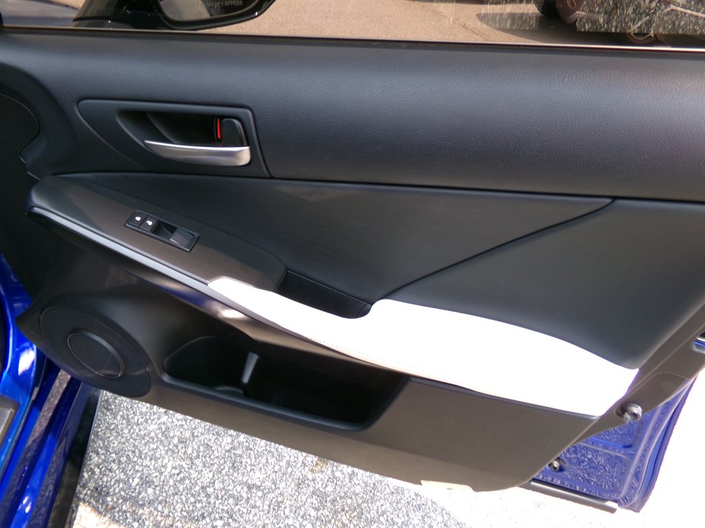 2021 Lexus IS