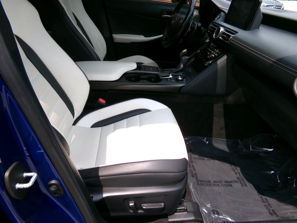 2021 Lexus IS