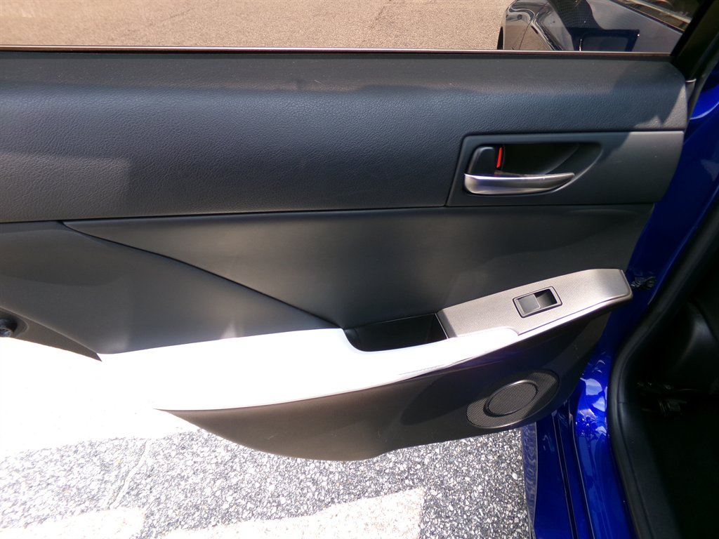 2021 Lexus IS