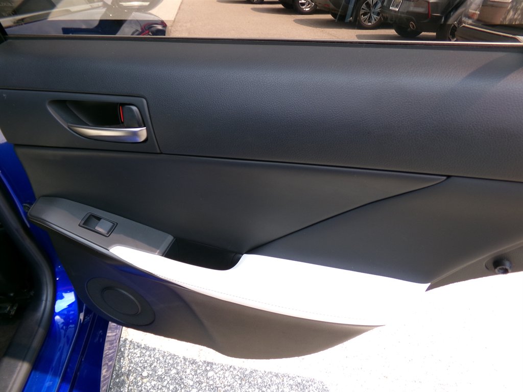 2021 Lexus IS