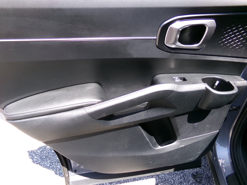 2022 Kia Sorento - $20,977