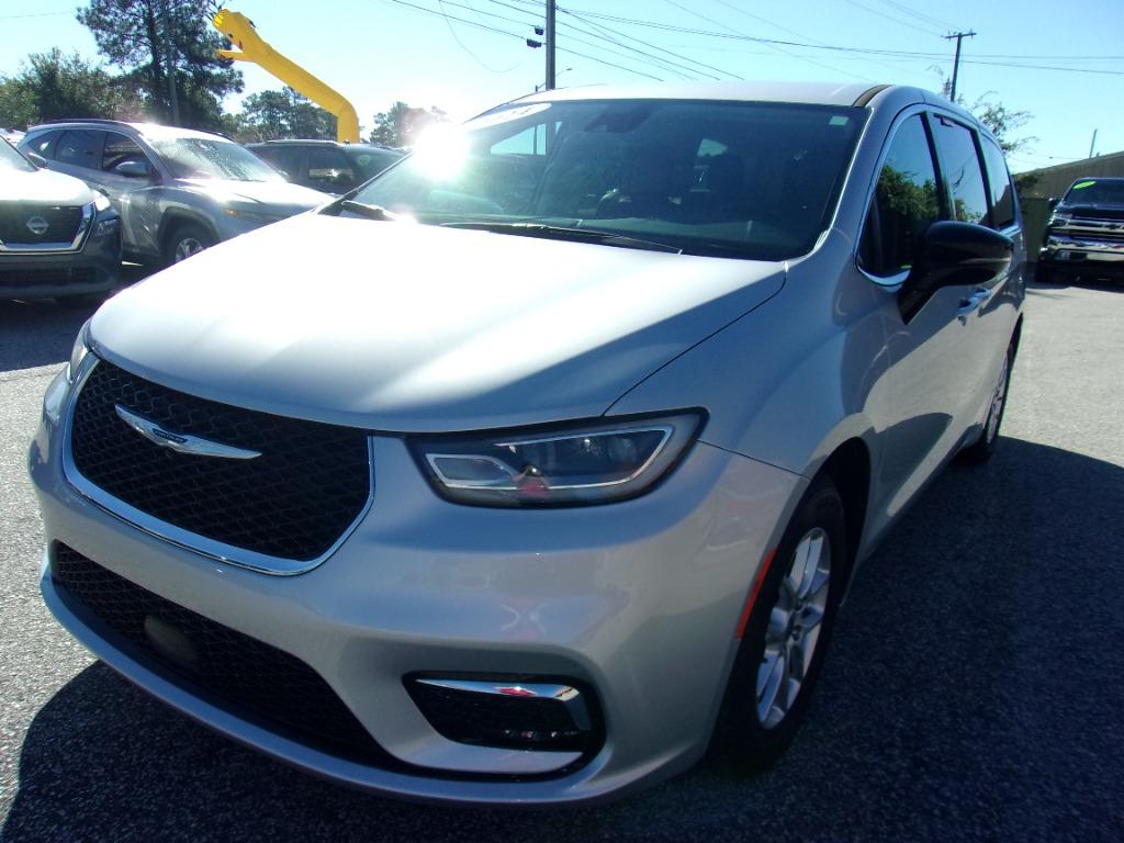 2024 Chrysler Pacifica - $26,914