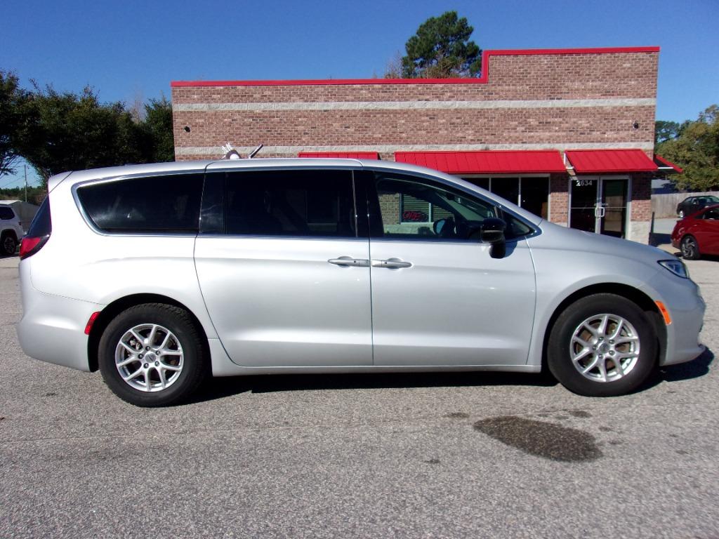 2024 Chrysler Pacifica - $26,914