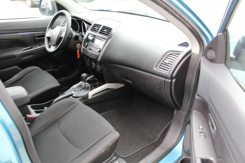 2014 Mitsubishi Outlander Sport ES photo