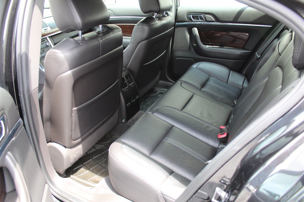2011 Lincoln MKS photo