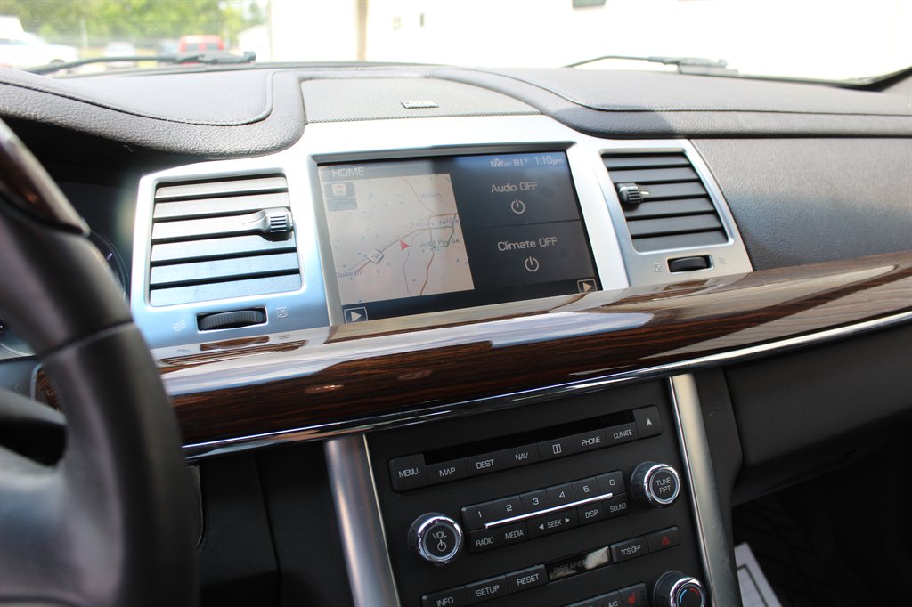 2011 Lincoln MKS photo