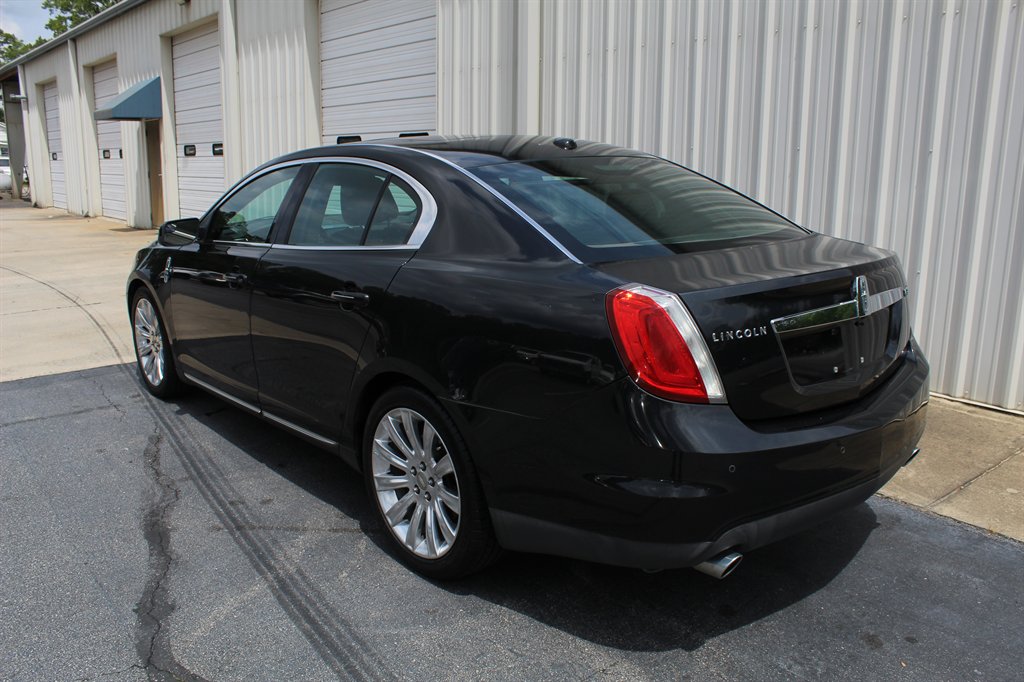 2011 Lincoln MKS photo