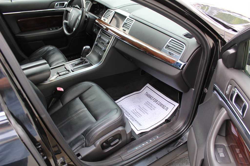 2011 Lincoln MKS photo