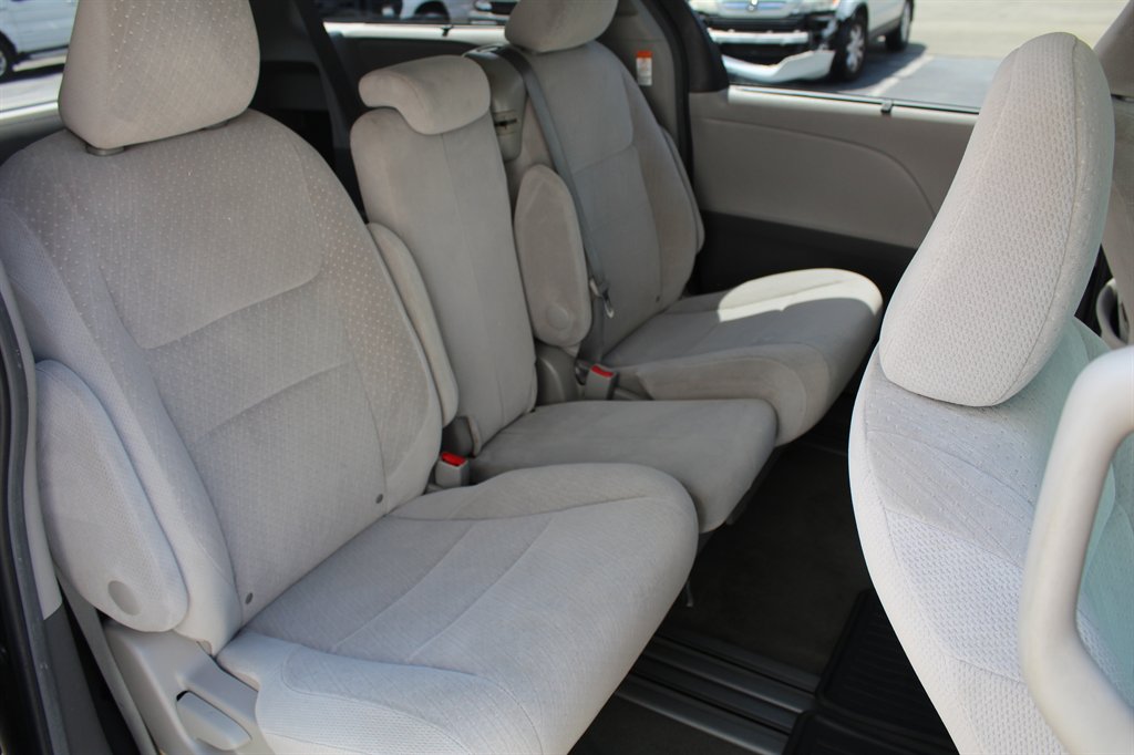 2015 Toyota Sienna - $8,290