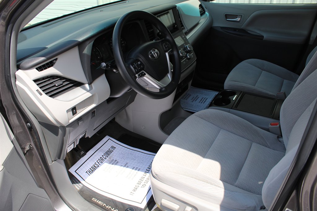 2015 Toyota Sienna - $8,290