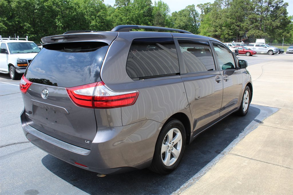 2015 Toyota Sienna - $8,290