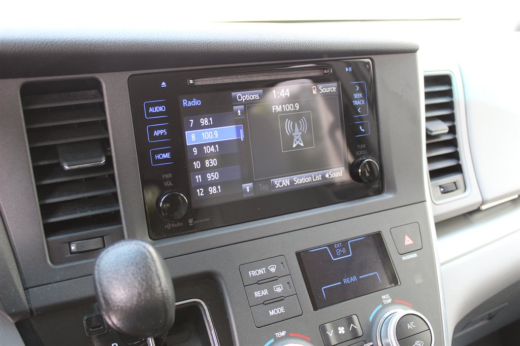 2015 Toyota Sienna - $8,290