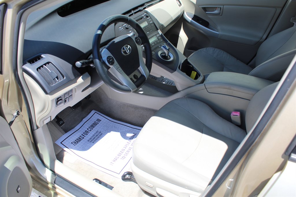2010 Toyota Prius II photo