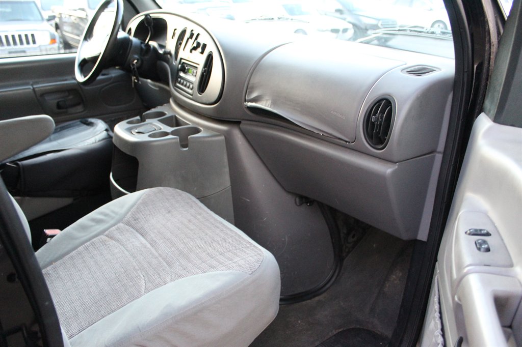 2000 Ford E-150 - $6,990