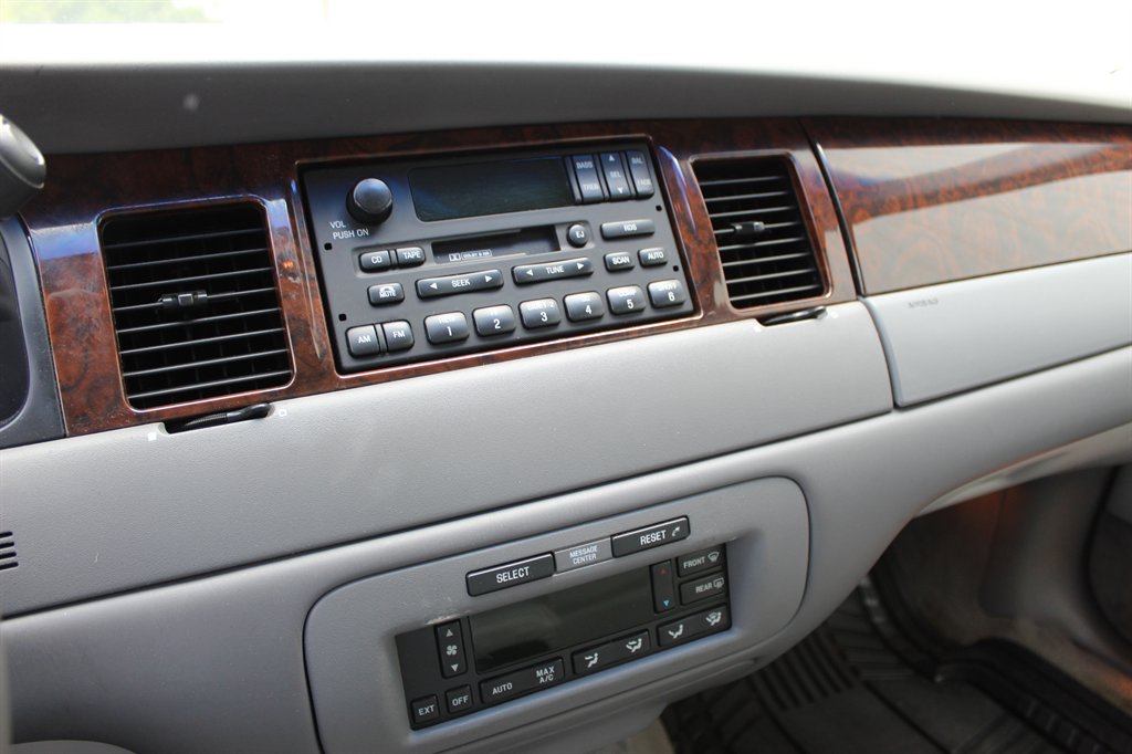 2000 Lincoln Town Car - $7,900