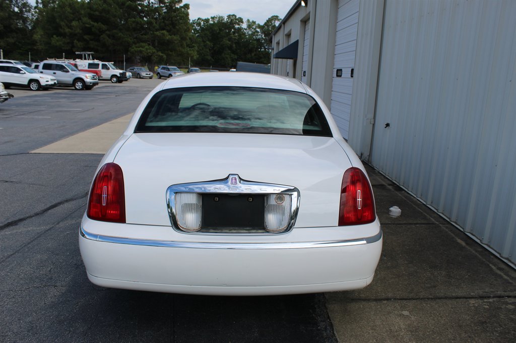 2000 Lincoln Town Car - $7,900