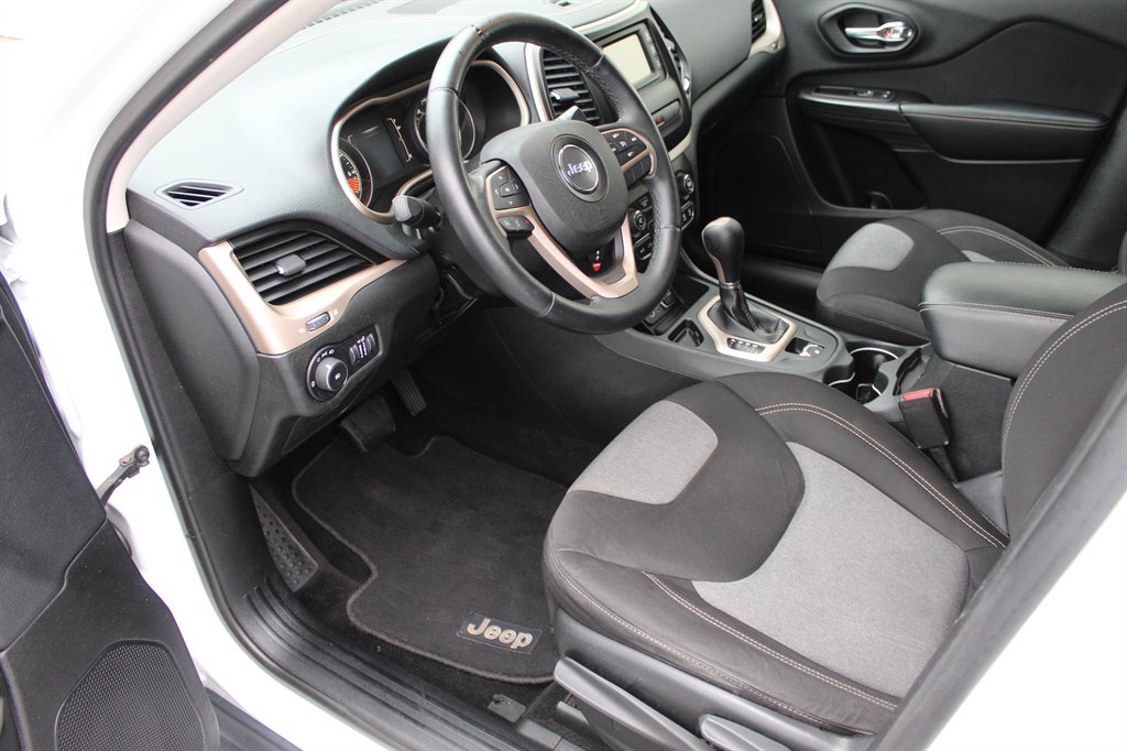 2014 Jeep Cherokee - $8,000