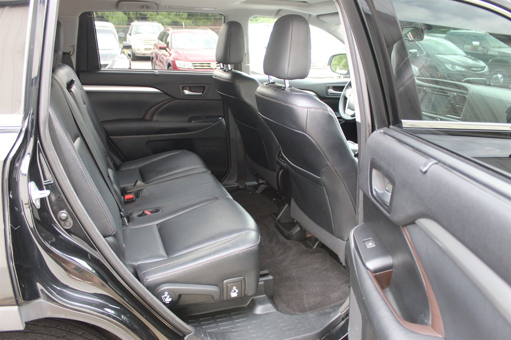 2015 Toyota Highlander - $12,800