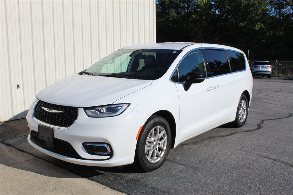 2024 Chrysler Pacifica - $21,000