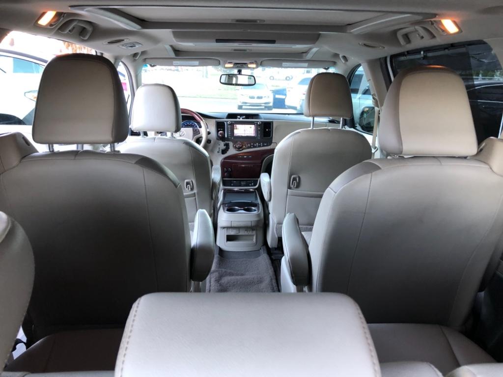 2012 Toyota Sienna XLE 7-Passenger Auto Access Se photo