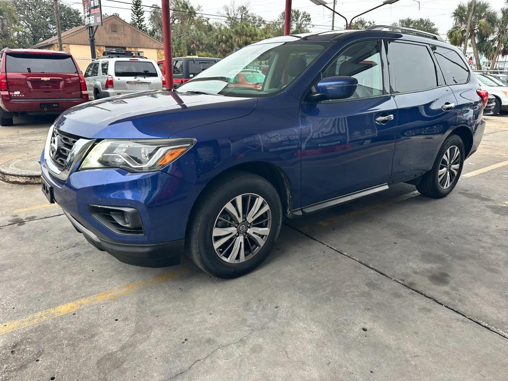 2019 Nissan Pathfinder Platinum photo