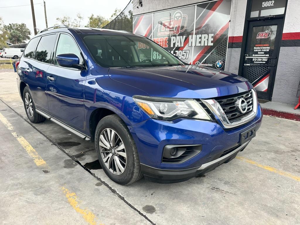 2019 Nissan Pathfinder Platinum photo