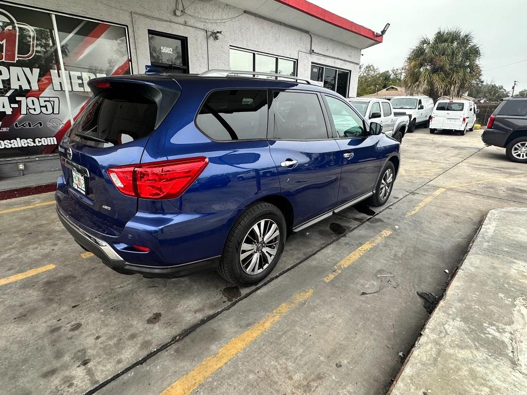 2019 Nissan Pathfinder Platinum photo