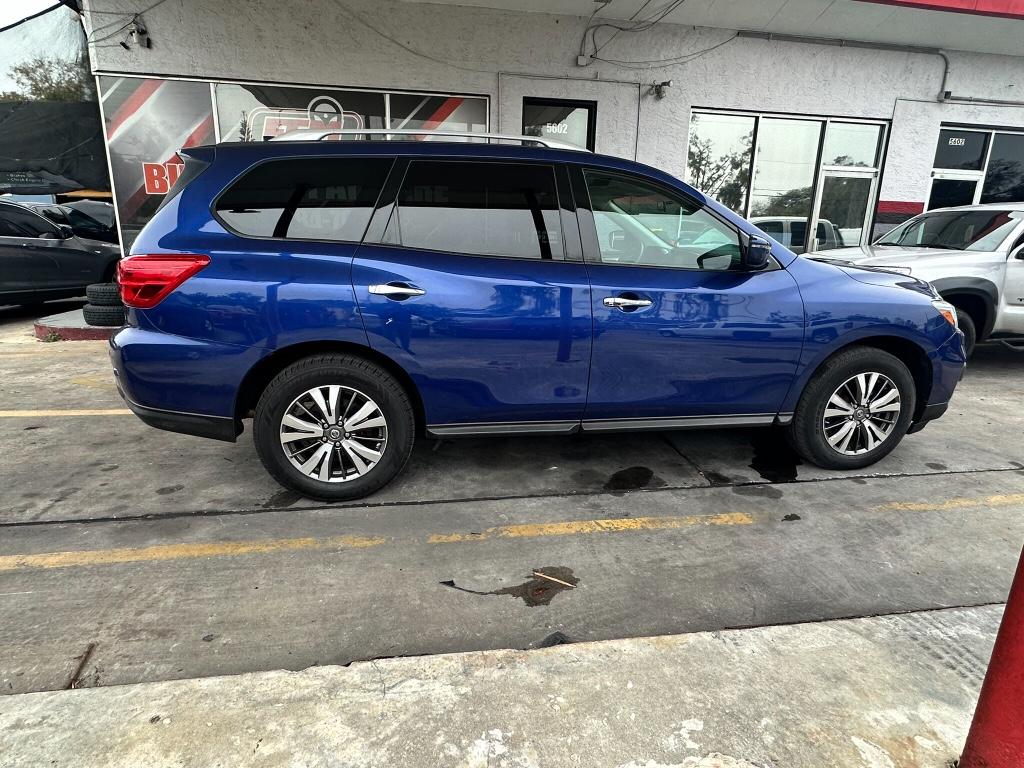 2019 Nissan Pathfinder Platinum photo