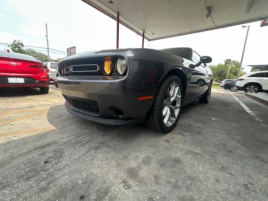 2016 Dodge Challenger SXT photo