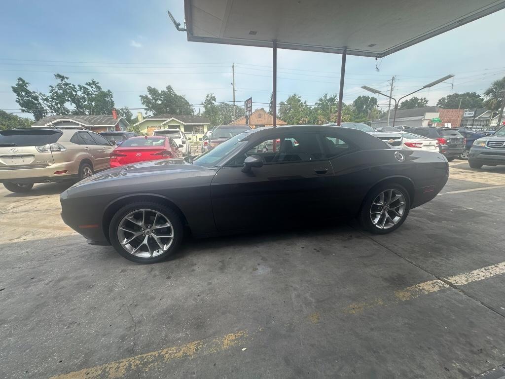 2016 Dodge Challenger SXT photo