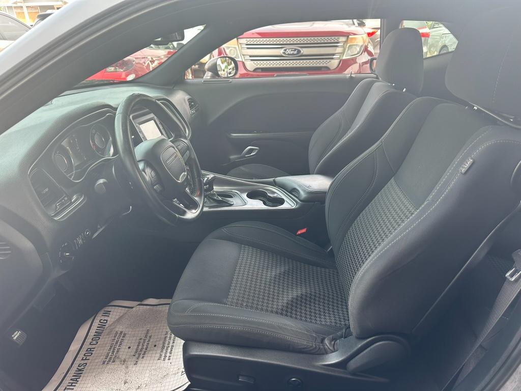 2016 Dodge Challenger SXT photo