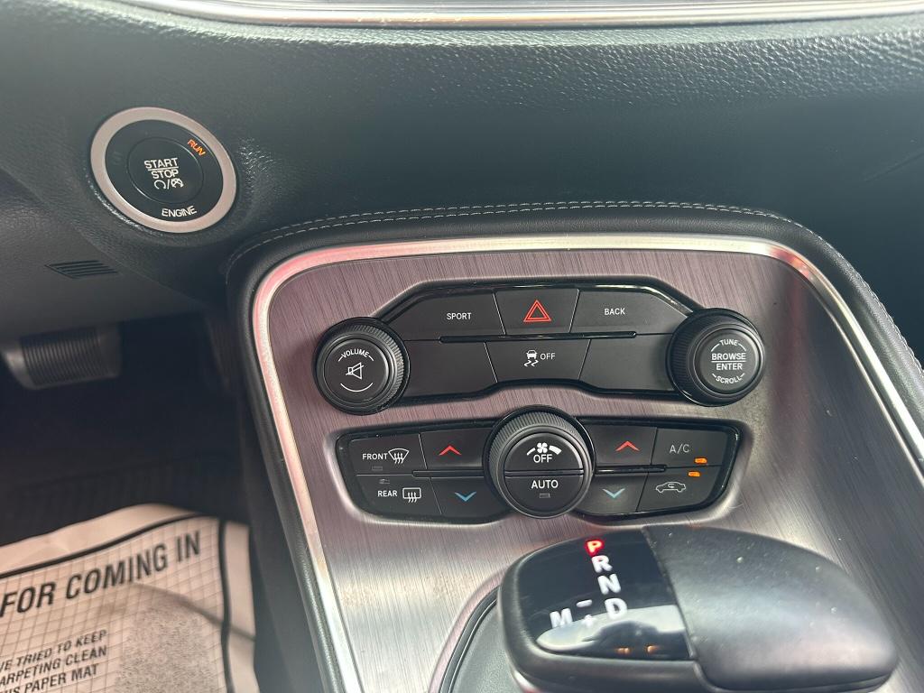 2016 Dodge Challenger SXT photo