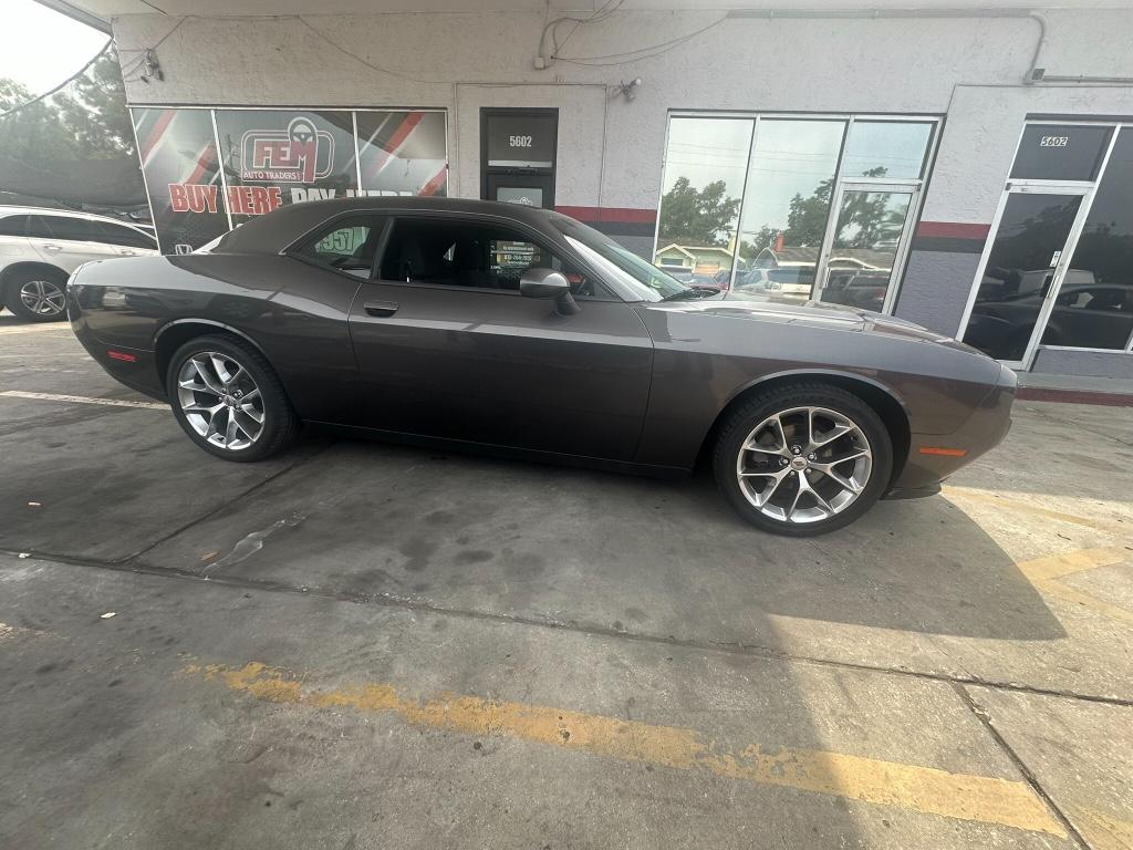 2016 Dodge Challenger SXT photo