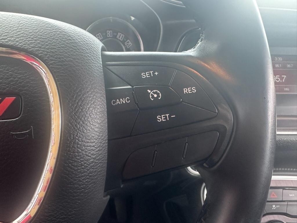 2016 Dodge Challenger SXT photo