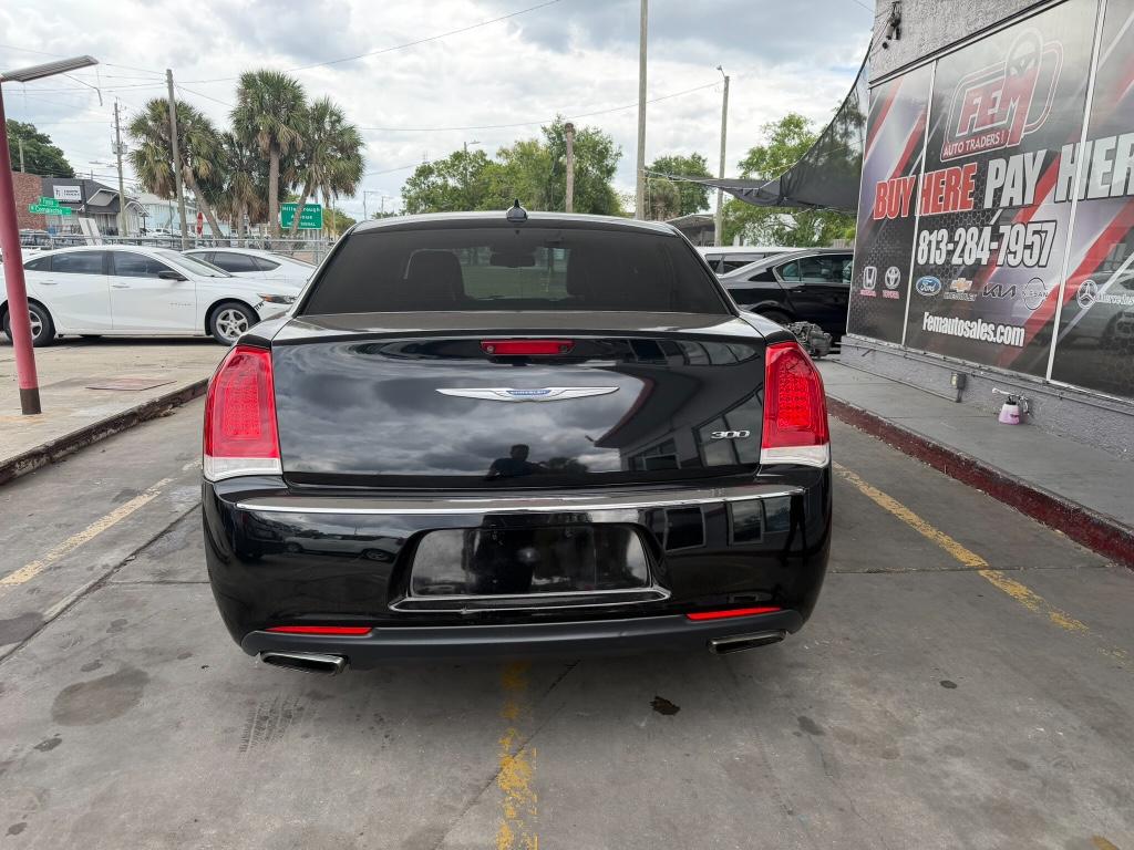 2018 Chrysler 300 - $10,900