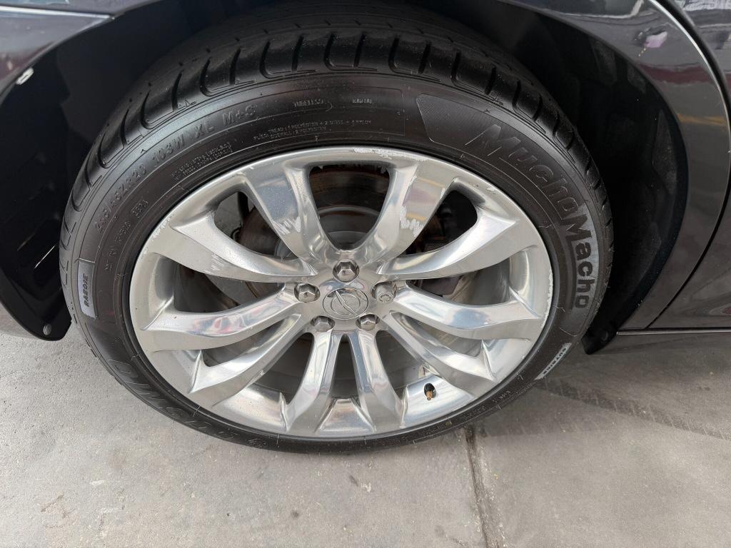 2018 Chrysler 300 - $10,900