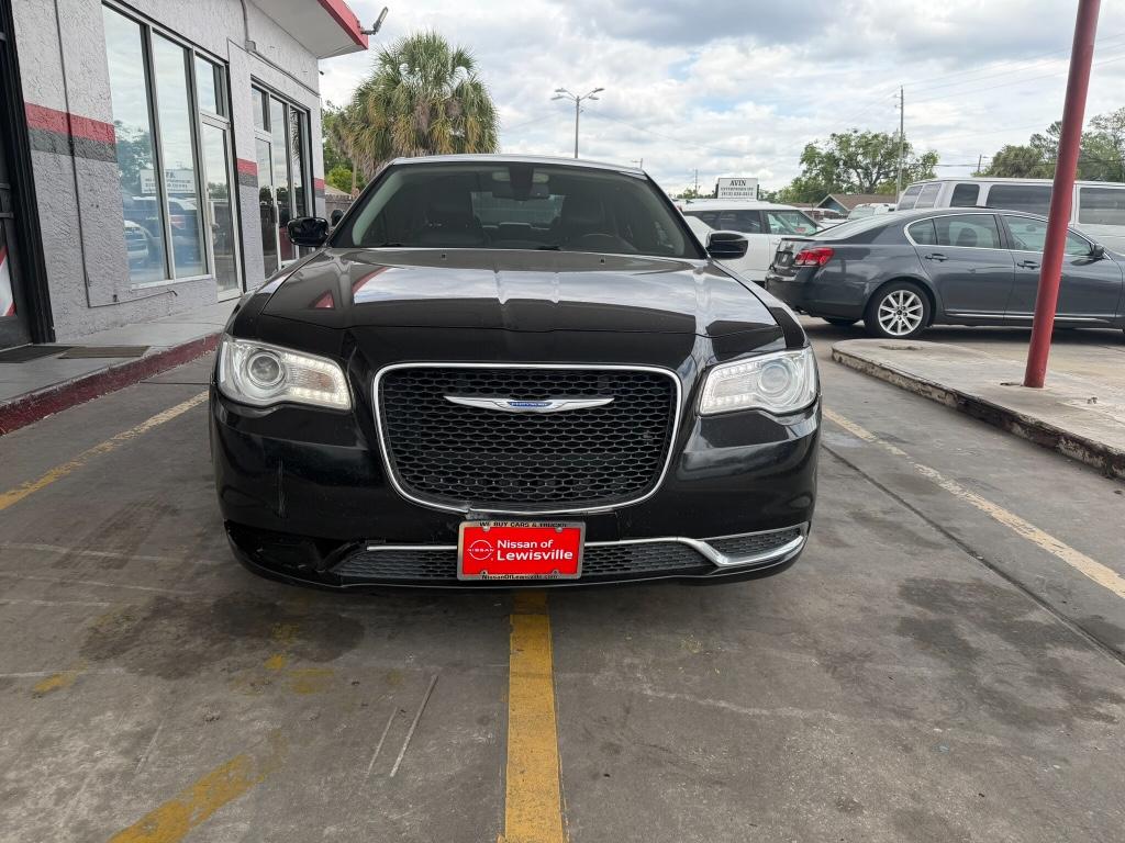 2018 Chrysler 300 - $10,900