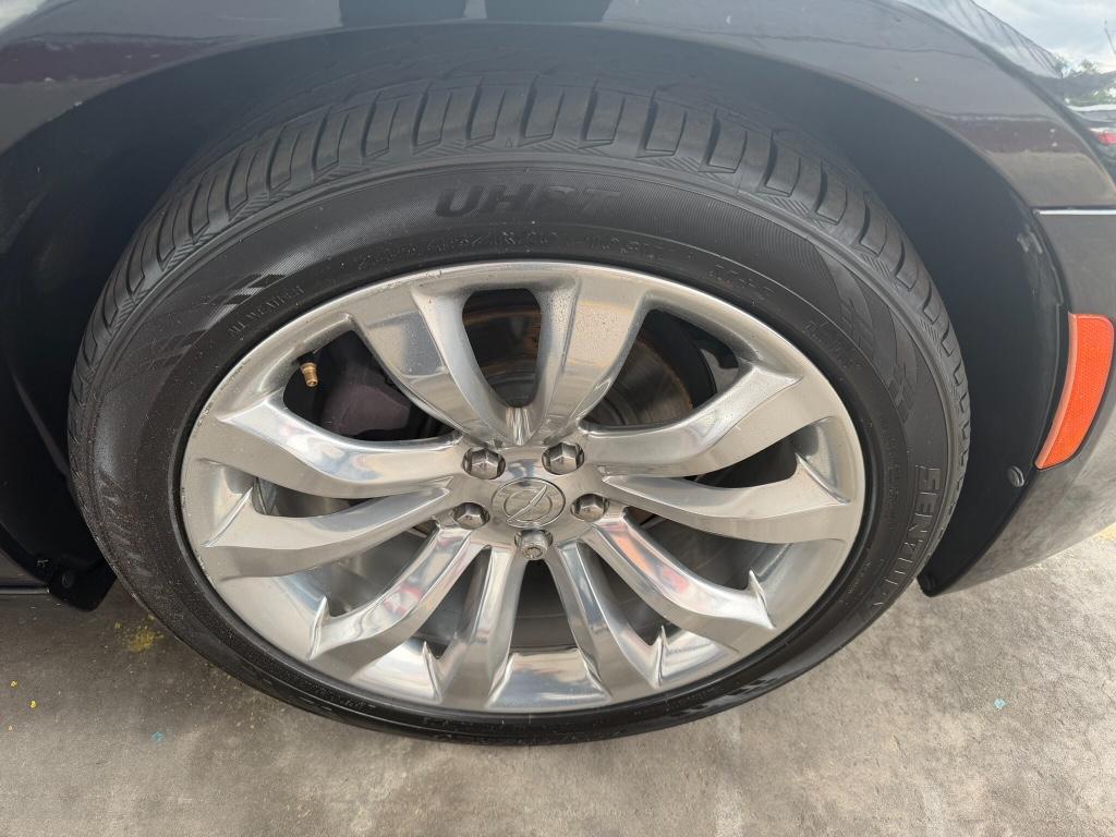 2018 Chrysler 300 - $10,900